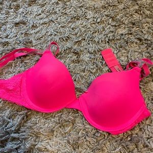 Tarea hot pink & sliver bra with lace accents
